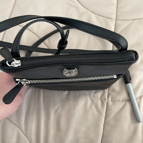 Michael Kors
Gray/black/blue Nylon Crossbody w/ 2 pockets with Strap 7.5"x8" - Picture 6 of 6